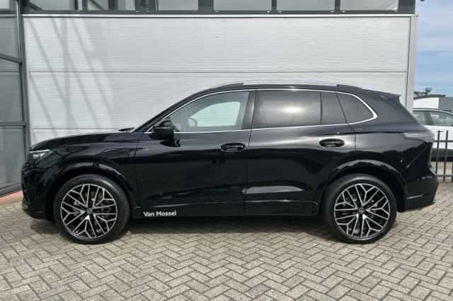 Volkswagen Tiguan (2025) thumbnail 3