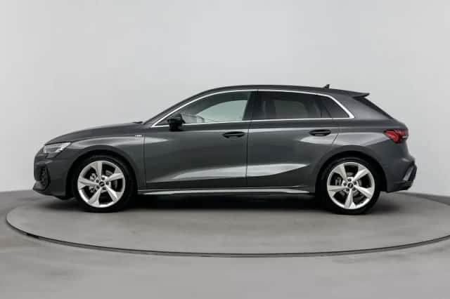 Audi A3 (2025) thumbnail 2
