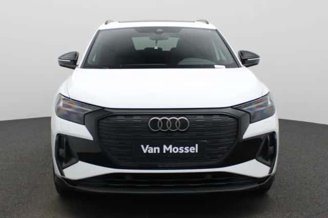 Audi Q4 e-tron (2025) thumbnail 2