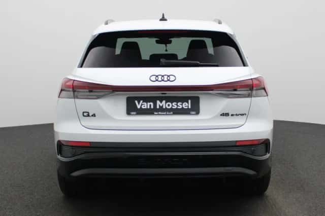 Audi Q4 e-tron (2025) thumbnail 5