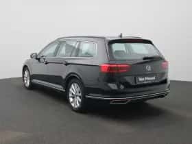 Volkswagen Passat (2022) thumbnail 2