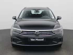 Volkswagen Passat (2022) thumbnail 3
