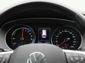 Volkswagen Passat (2022) thumbnail 8