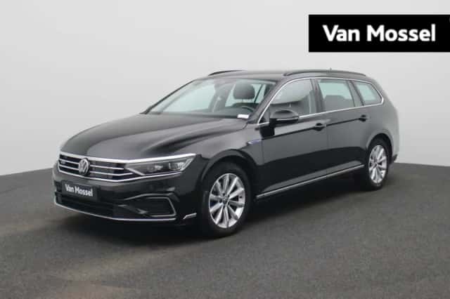 Volkswagen Passat (2022) thumbnail 1