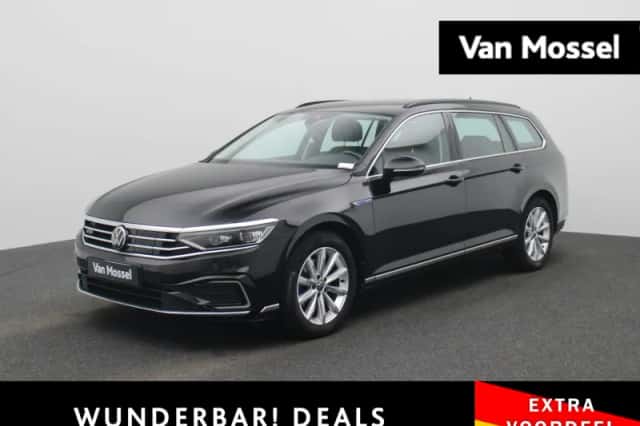 Volkswagen Passat (2022) thumbnail 1