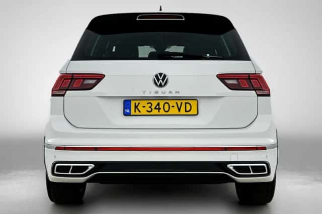 Volkswagen Tiguan (2021) thumbnail 3