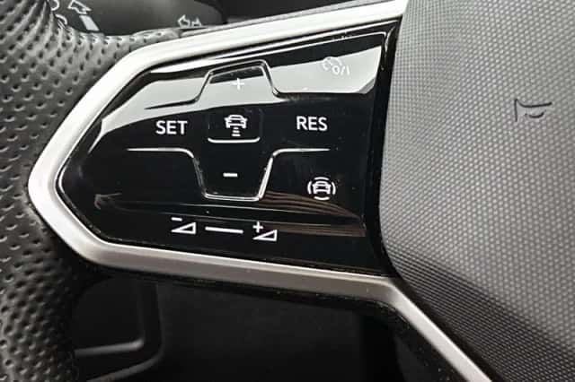 Volkswagen Tiguan (2021) thumbnail 6