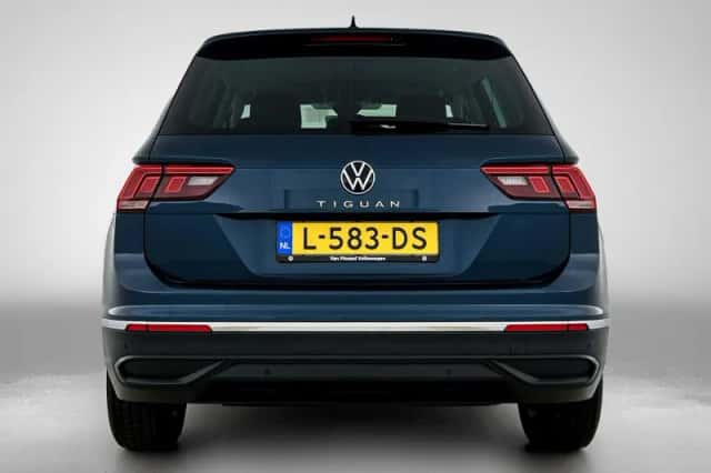 Volkswagen Tiguan (2021) thumbnail 3