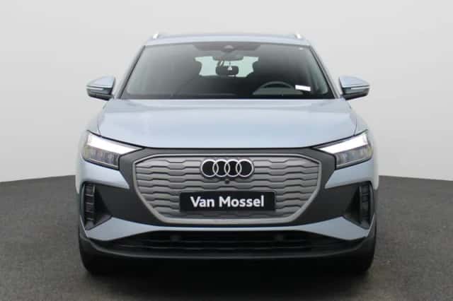 Audi Q4 e-tron (2025) thumbnail 3