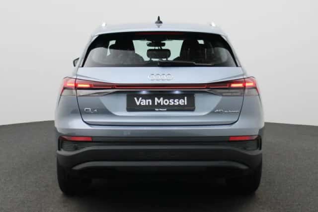 Audi Q4 e-tron (2025) thumbnail 5