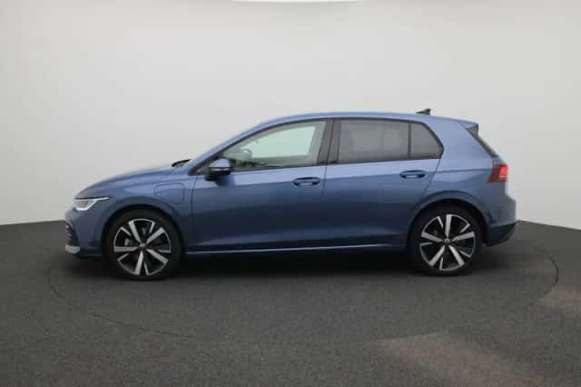 Volkswagen Golf (2025) thumbnail 4