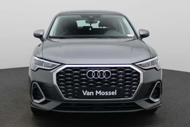 Audi Q3 (2022) thumbnail 3