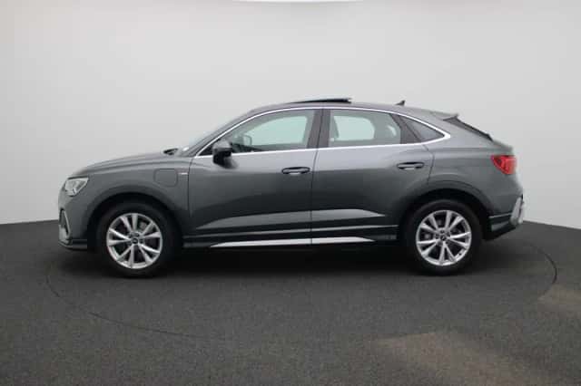 Audi Q3 (2022) thumbnail 4