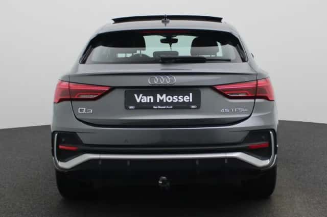 Audi Q3 (2022) thumbnail 5