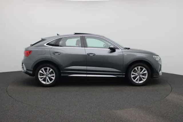 Audi Q3 (2022) thumbnail 6