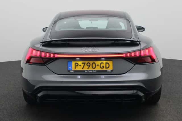 Audi e-tron GT (2022) thumbnail 5