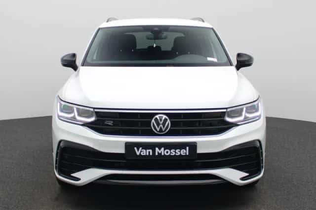Volkswagen Tiguan (2021) thumbnail 3