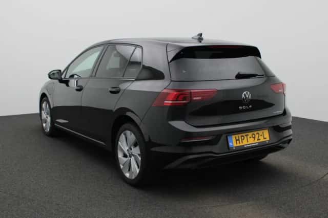 Volkswagen Golf (2025) thumbnail 2