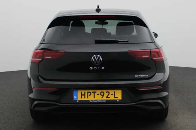 Volkswagen Golf (2025) thumbnail 5
