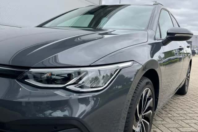 Volkswagen Golf (2023) thumbnail 2