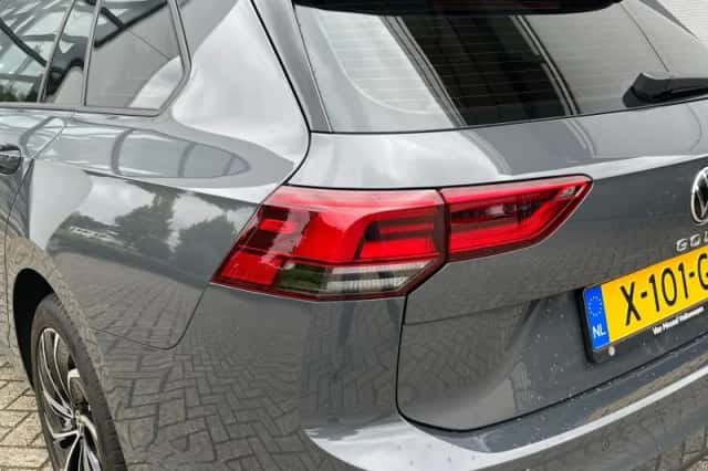 Volkswagen Golf (2023) thumbnail 5