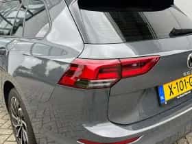 Volkswagen Golf (2023) thumbnail 5