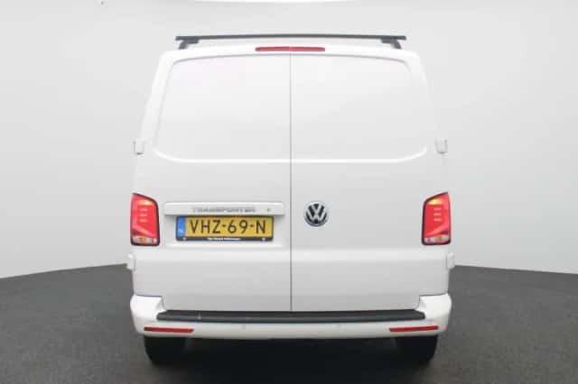Volkswagen Transporter (2021) thumbnail 5