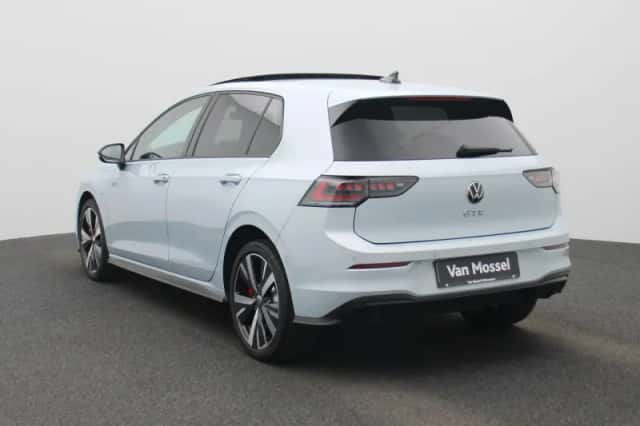 Volkswagen Golf (2025) thumbnail 2