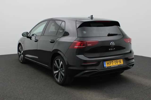 Volkswagen Golf (2025) thumbnail 2