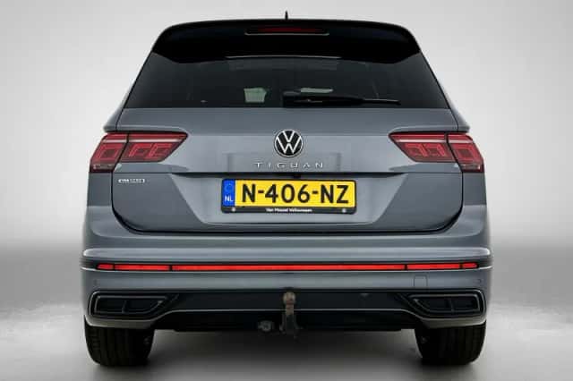 Volkswagen Tiguan (2021) thumbnail 3
