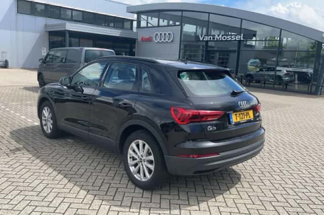 Audi Q3 (2023) thumbnail 3