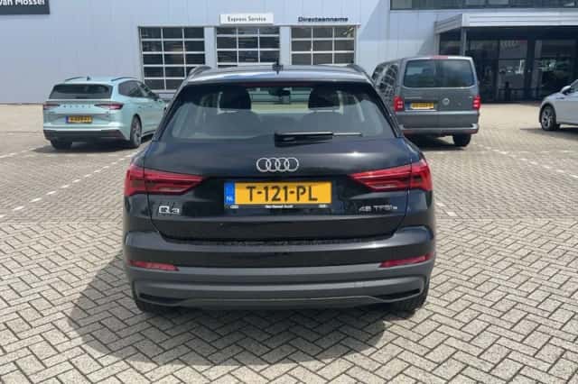 Audi Q3 (2023) thumbnail 4