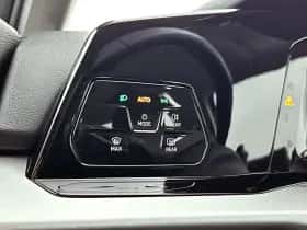 Volkswagen Golf (2022) thumbnail 23