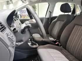 Volkswagen Polo (2016) thumbnail 11