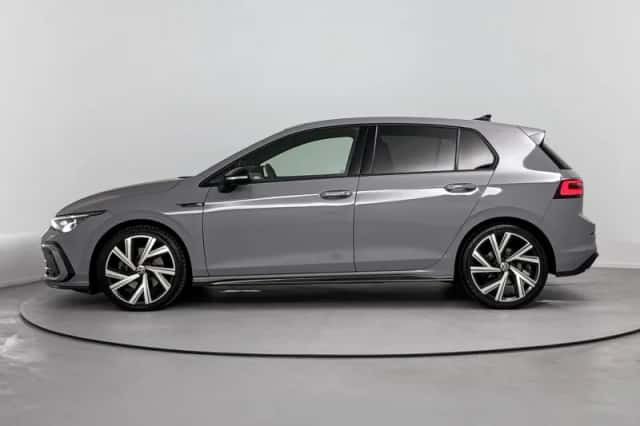 Volkswagen Golf (2022) thumbnail 2