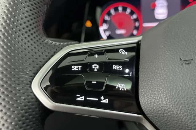Volkswagen Golf (2022) thumbnail 6