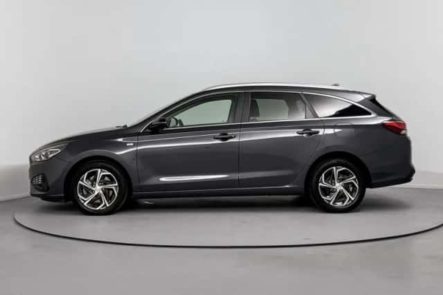 Hyundai i30 (2022) thumbnail 2