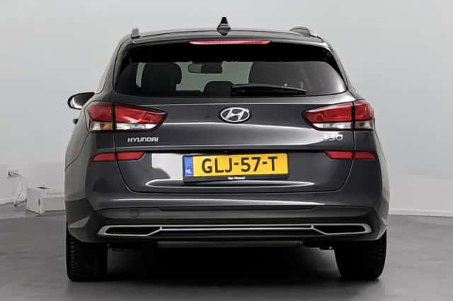 Hyundai i30 (2022) thumbnail 3