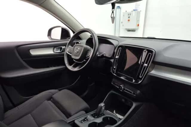 Volvo XC40 (2021) thumbnail 3