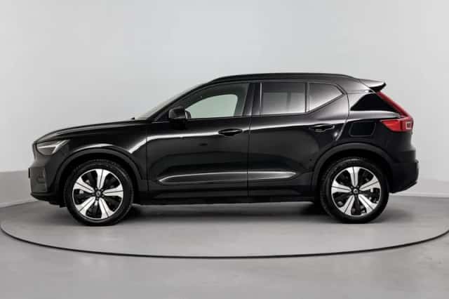 Volvo XC40 (2023) thumbnail 2