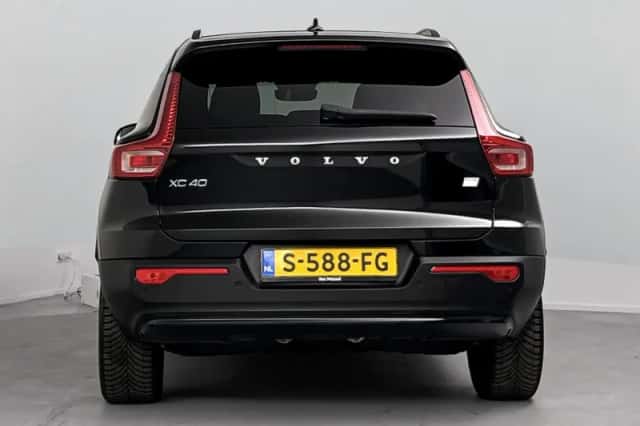 Volvo XC40 (2023) thumbnail 3