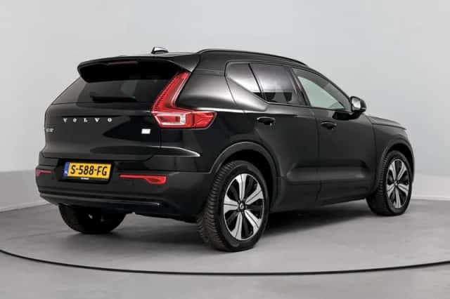 Volvo XC40 (2023) thumbnail 4