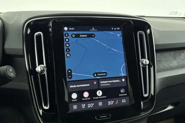 Volvo XC40 (2023) thumbnail 6