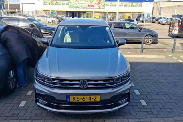Volkswagen Tiguan (2016) thumbnail 2
