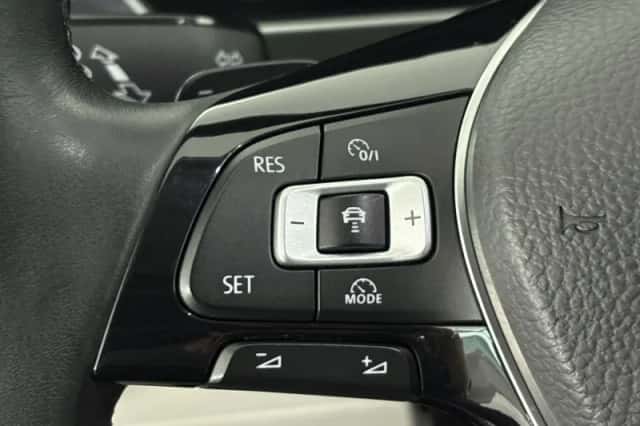 Volkswagen Tiguan (2016) thumbnail 6