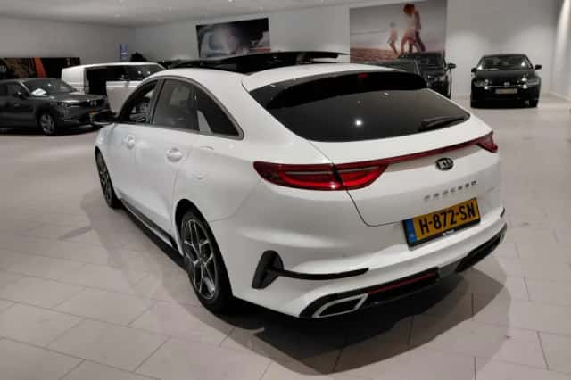Kia Proceed (2020) thumbnail 4