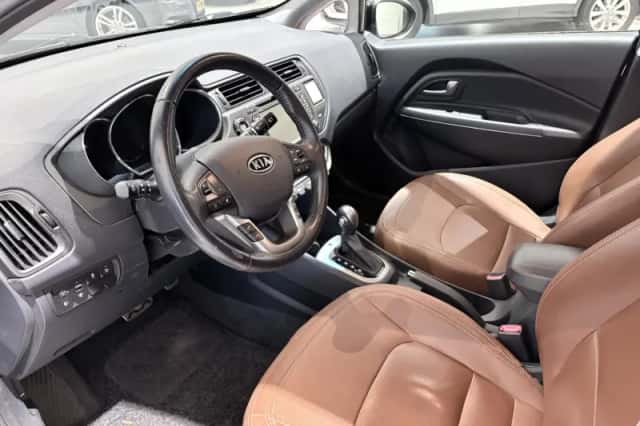 Kia Rio (2012) thumbnail 9