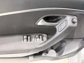 Volkswagen Polo (2015) thumbnail 12