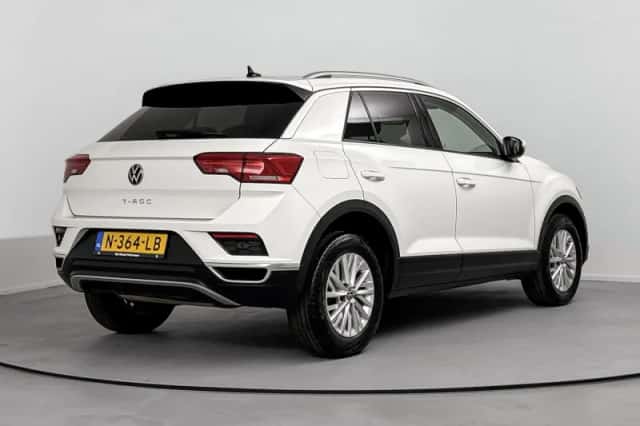 Volkswagen T-Roc (2021) thumbnail 4