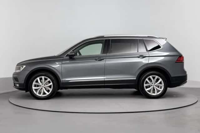 Volkswagen Tiguan (2018) thumbnail 2